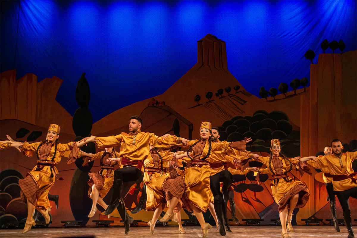 Maral depremzedeler yararına sahneye çıkıyor